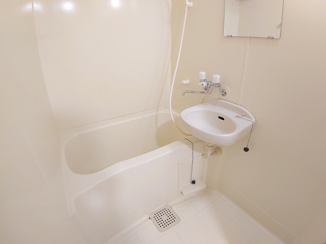 バス・シャワールーム　同物件改装例です。