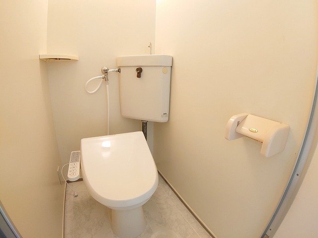 トイレ　同物件改装例です。