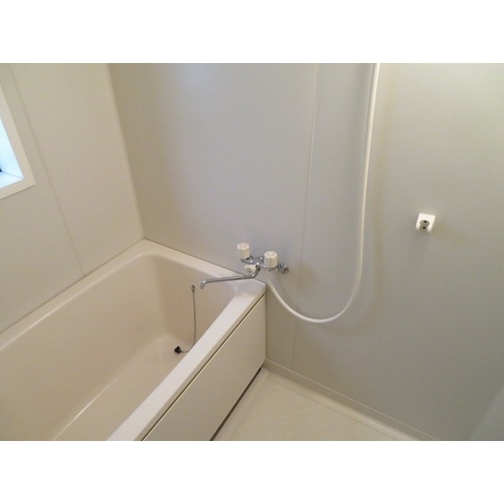 バス・シャワールーム　コンパクトで使いやすいお風呂です