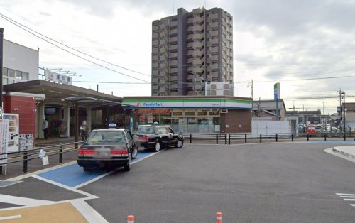 コンビニ　ファミリーマート 近鉄蟹江駅店（コンビニ）まで287m