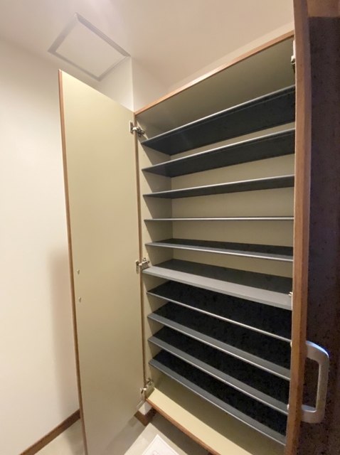 玄関　大きなシューズボックス