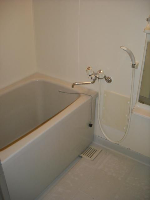 バス・シャワールーム　一日の疲れを癒すくつろぎの空間です。