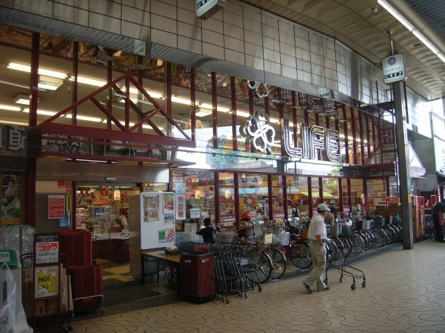 スーパー　ライフ岡町店（スーパー）まで572m