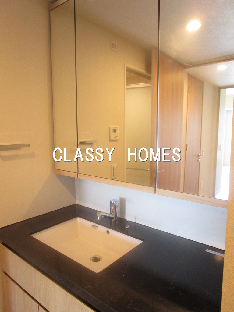 洗面設備　2023年竣工　プラウドタワー芝浦：洗面台（建物内参考写真）