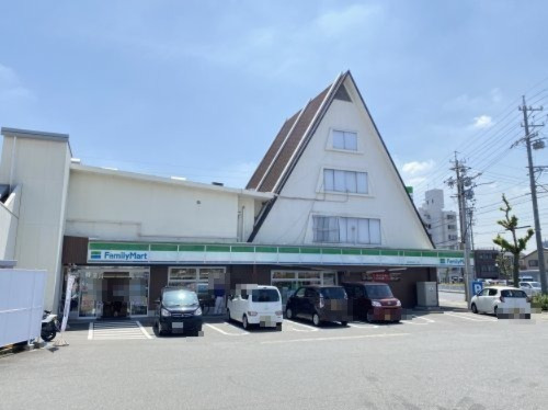 コンビニ　ファミリーマート檀溪通四丁目店（コンビニ）まで571m