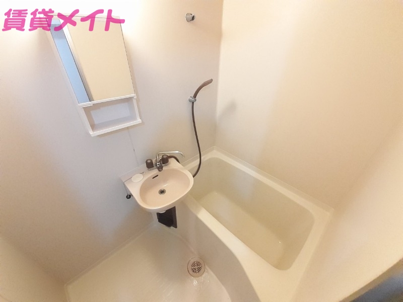 バス・シャワールーム　写真は他のお部屋の写真を代用しております。