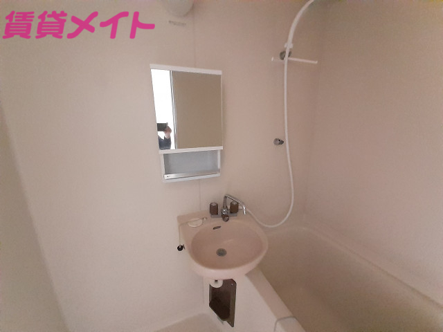 洗面設備　写真は他のお部屋の写真を代用しております。