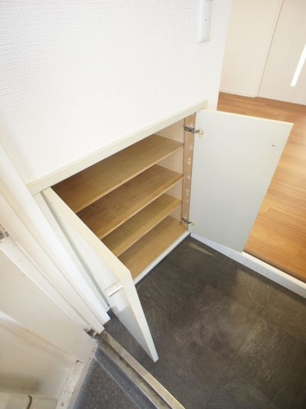 玄関　玄関スッキリ！たくさん収納できるシューズボックスが付きです♪