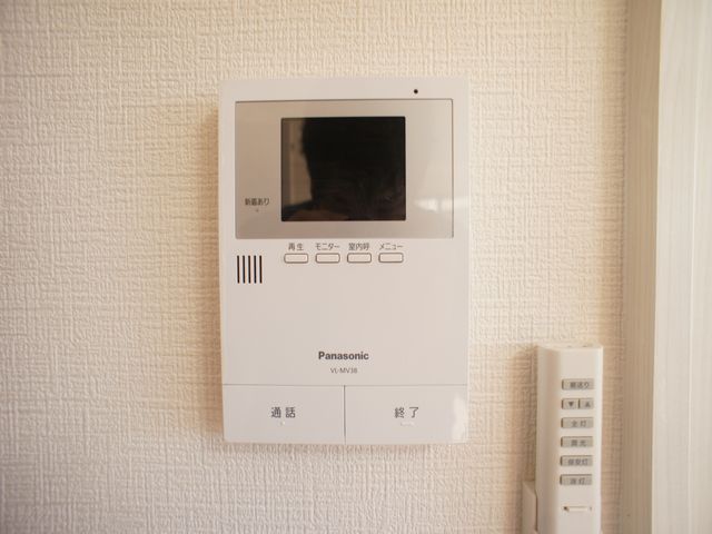 セキュリティ　訪問者の確認ができるTVドアホン付きです♪