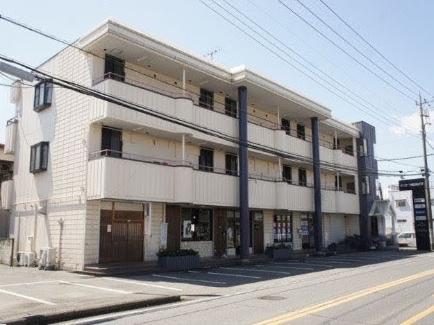 建物外観　ツートンのオシャレな賃貸マンションです♪