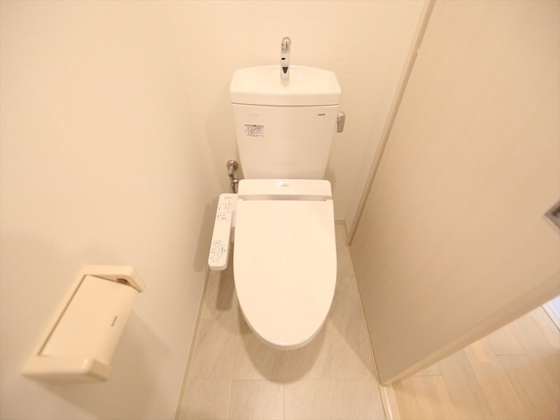 トイレ　温水洗浄暖房便座付トイレ
