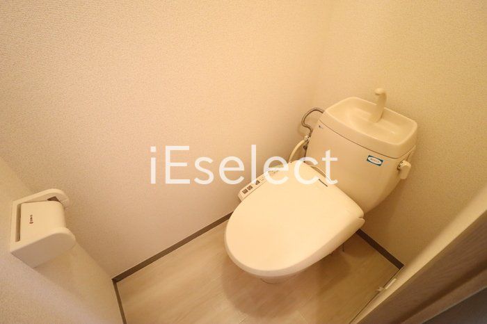 トイレ　温水洗浄便座付きのトイレです