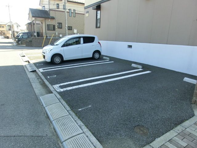 駐車場　敷地内駐車場あります
