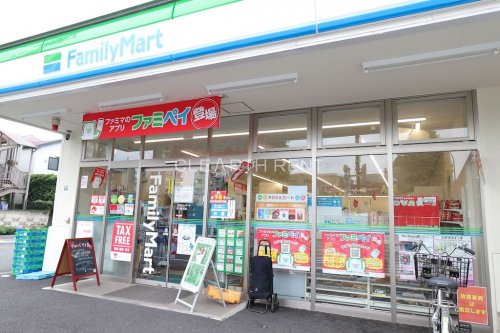 コンビニ　ファミリーマート 千川駅北店（コンビニ）まで1011m