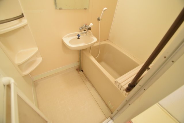 バス・シャワールーム　洗面台つき