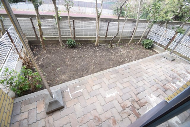 バルコニー　１階は専用庭付きです。