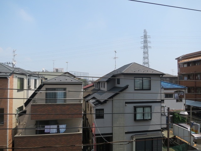 眺望　バルコニーから見た、三階からの眺めです。