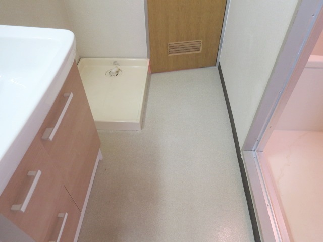 その他　脱衣所兼洗濯機置き場です♪