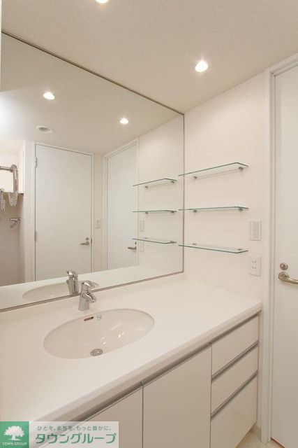 洗面設備　※写真は同タイプ住戸です。