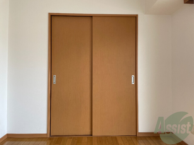 収納　こちらは洋室にあるクローゼット、衣類などを収納ですね