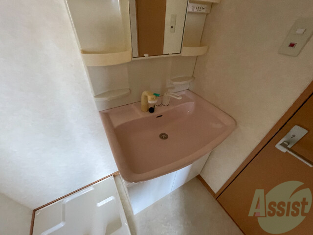 洗面設備　脱衣所の正面には洗面化粧台がありますよー