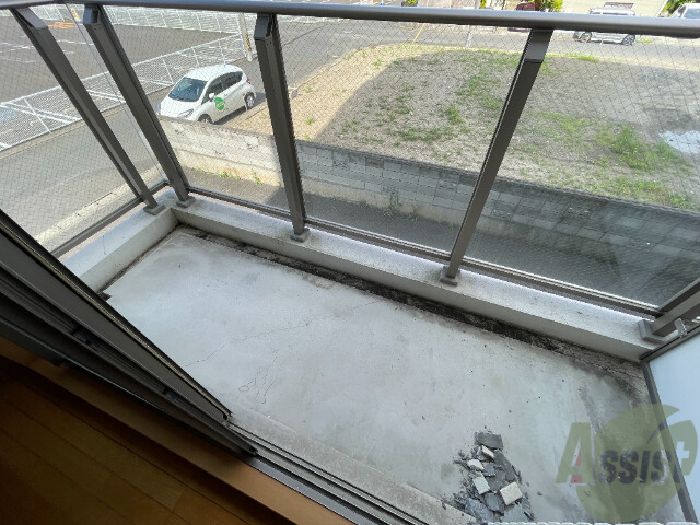 バルコニー　バルコニー広々しているので、天日干しも出来そうです。