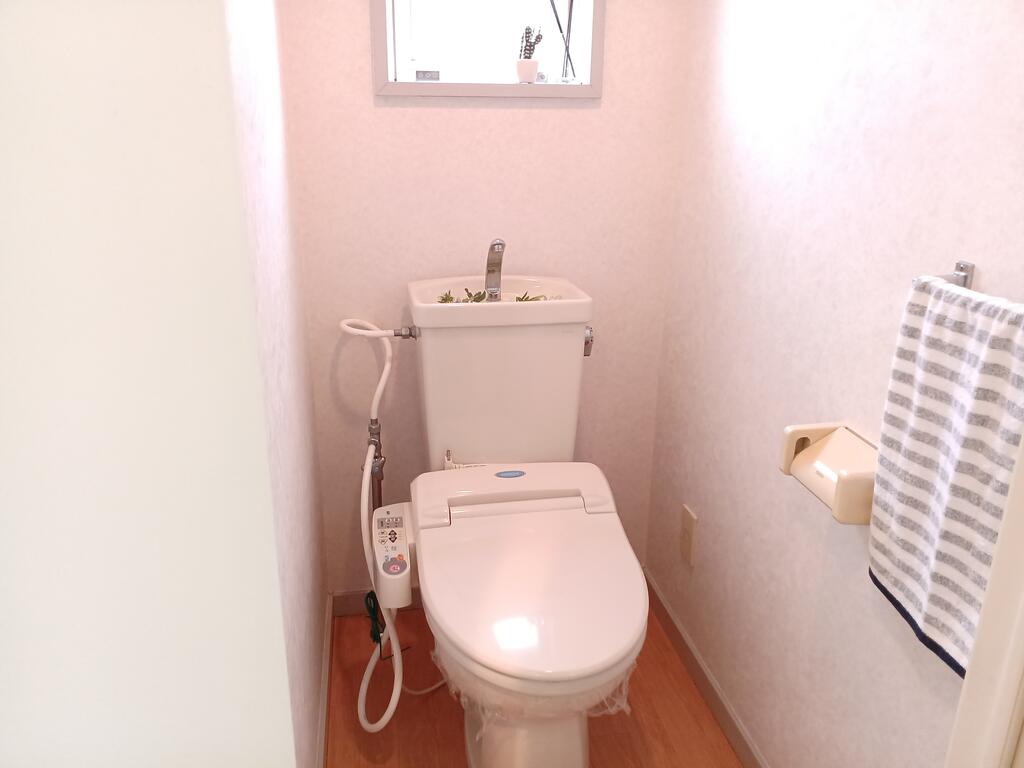 トイレ　温水洗浄暖房便座