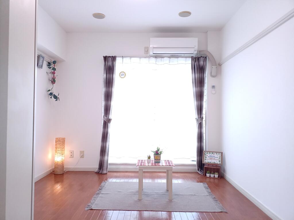 居室・リビング　二面採光で明るい室内♪