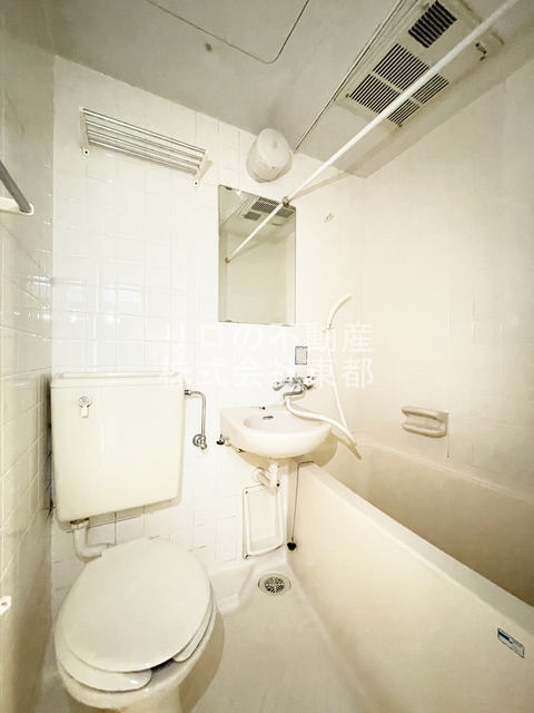 バス・シャワールーム　お掃除がしやすい３点ユニットバスです☆