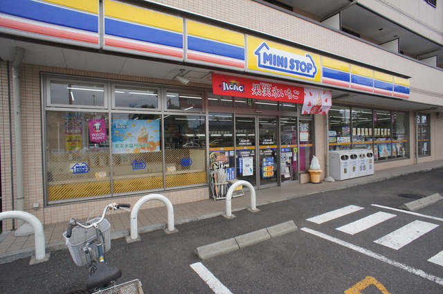 コンビニ　ミニストップ神代植物公園前店（コンビニ）まで751m