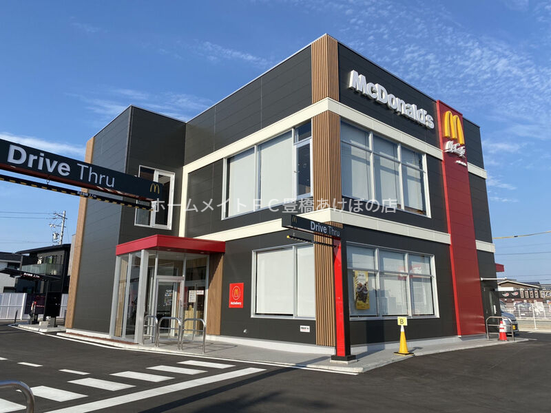 飲食店　マクドナルド豊川千歳通店（飲食店）まで872m