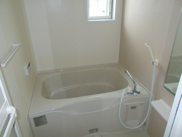 バス・シャワールーム　落ち着いた空間のお風呂です