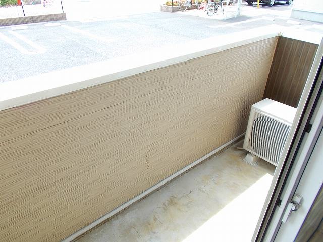 バルコニー　開放的で明るい空間を演出してくれるバルコニーです