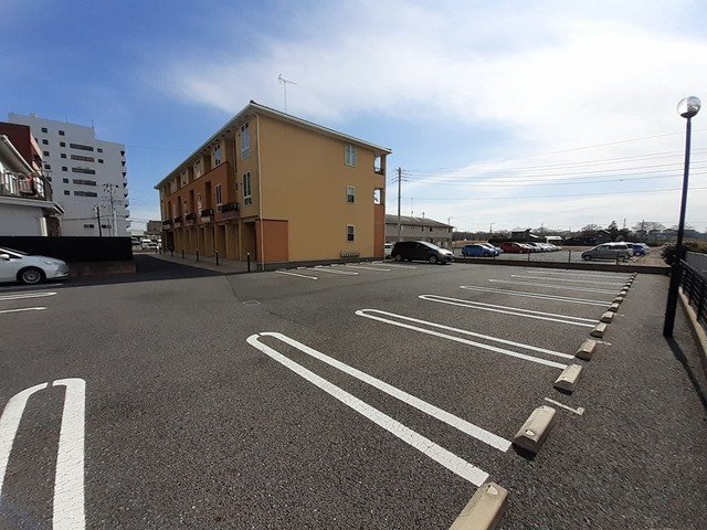 駐車場　駐車場に車を止められます