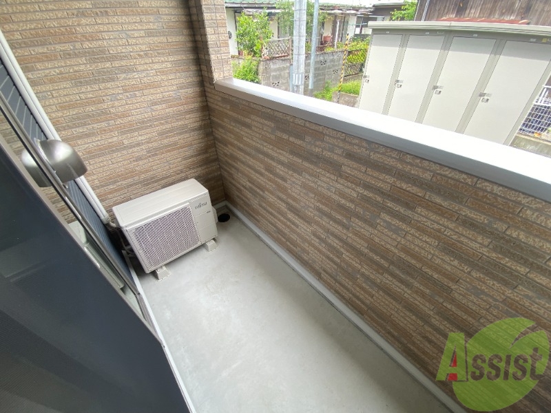 バルコニー　バルコニーは幅があり、広い印象を受けました。