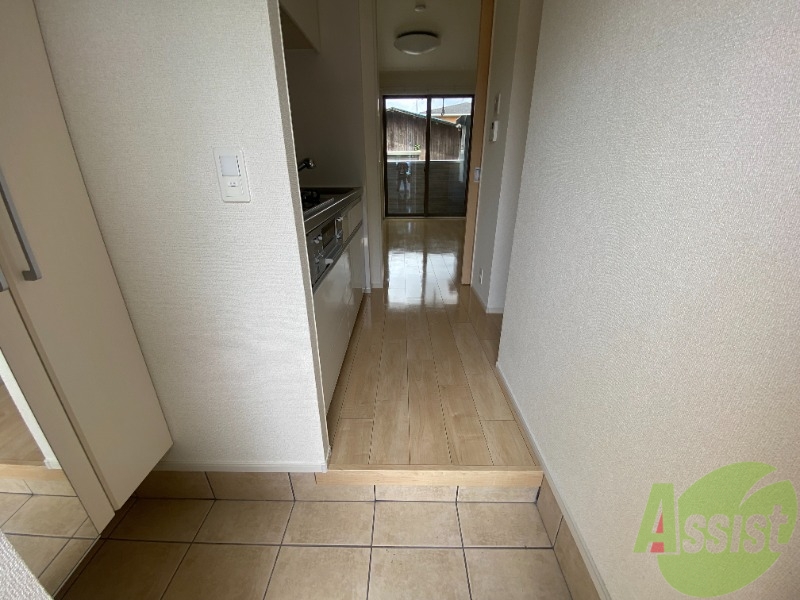 玄関　玄関からの様子を撮影してみました。動線になります。