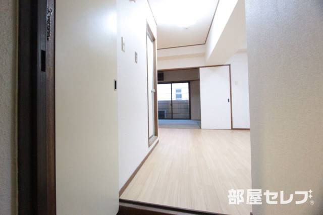 玄関　玄関回りもスッキリしてます