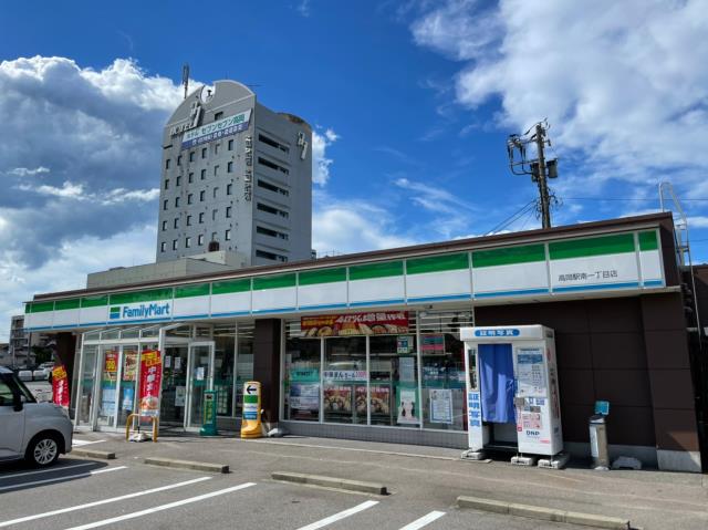 コンビニ　ファミリーマート（コンビニ）まで469m