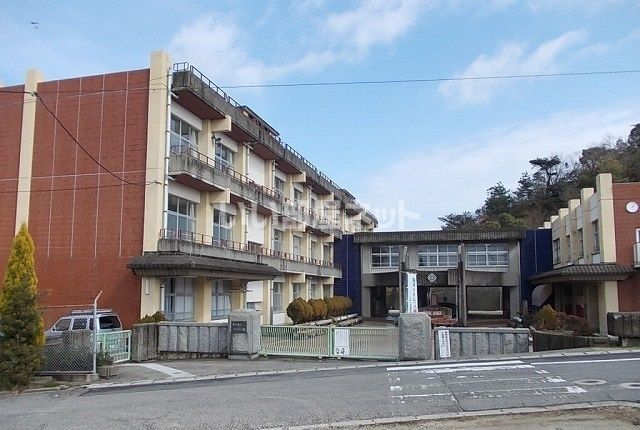 小学校　今治市立国分小学校（小学校）まで1154m