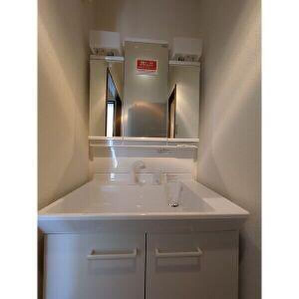 洗面設備　写真は類似です。
