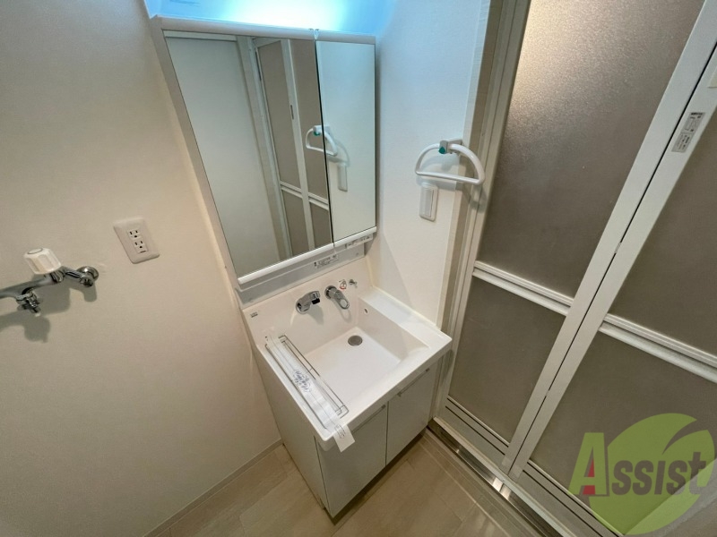 洗面設備　独立洗面台です。大きくてよいですね。シャンプーもできます。