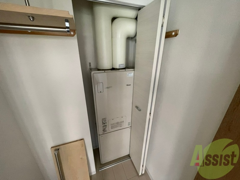 その他設備　ガス給湯器です。操作しやすいパネルになってます。