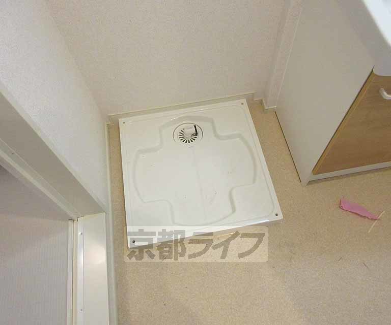 その他設備　嬉しい室内洗濯機置場です。