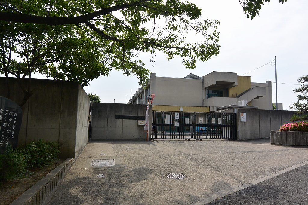 小学校　枚方市立西長尾小学校（小学校）まで237m