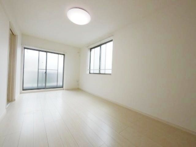 その他部屋・スペース　★2面採光の明るい洋室です★