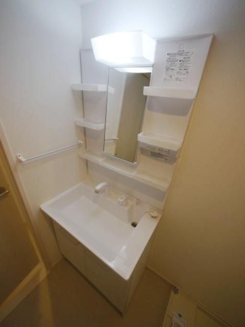 洗面設備　★朝の身支度の便利な独立洗面台です★