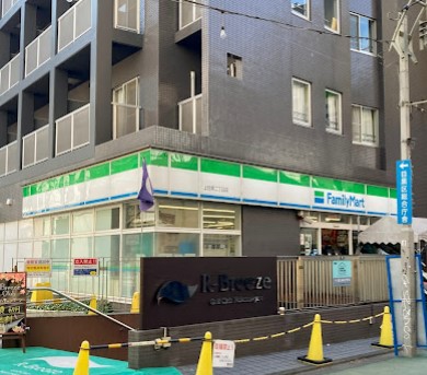 コンビニ　ファミリーマート上目黒二丁目店（コンビニ）まで148m