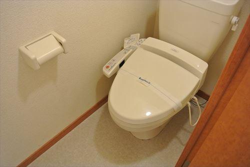 トイレ　温水洗浄便座