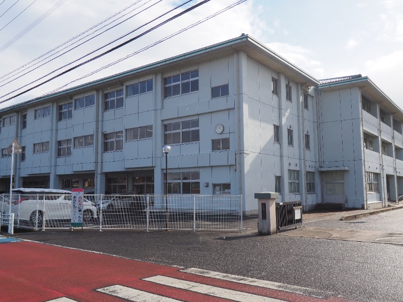 小学校　小城市立三日月小学校（小学校）まで2505m
