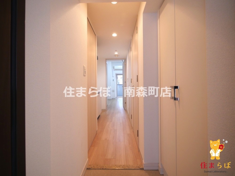 玄関　「気になったら、LINEで気軽に相談できますよ。」